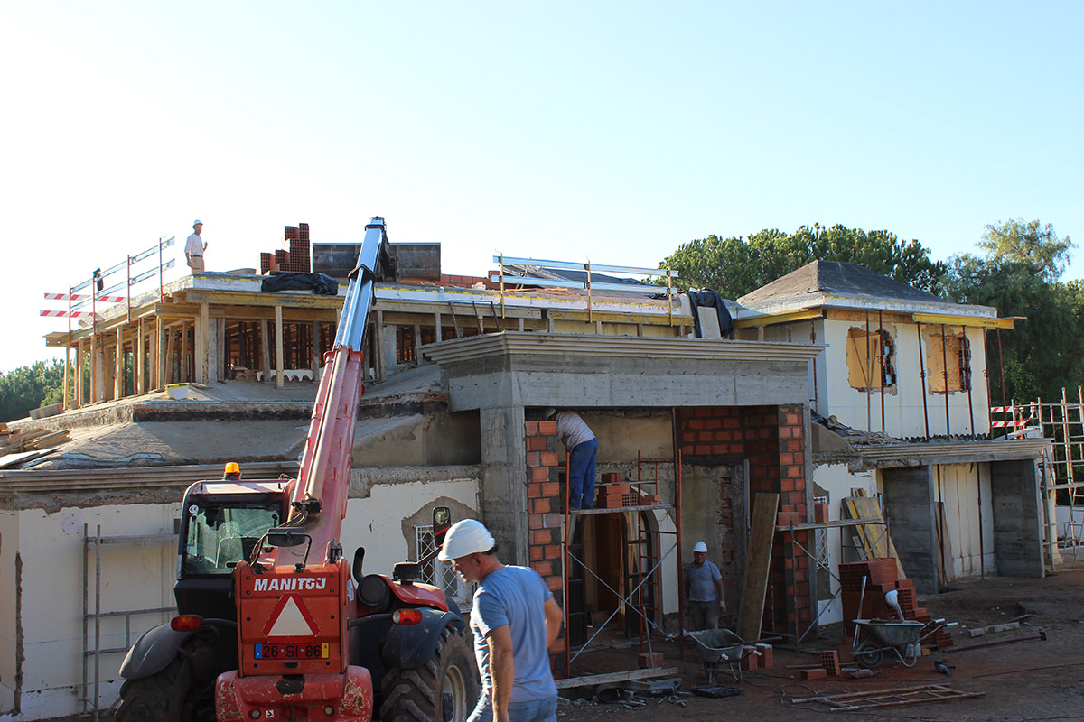 Villa Refurbishment in Pinheiros Altos 